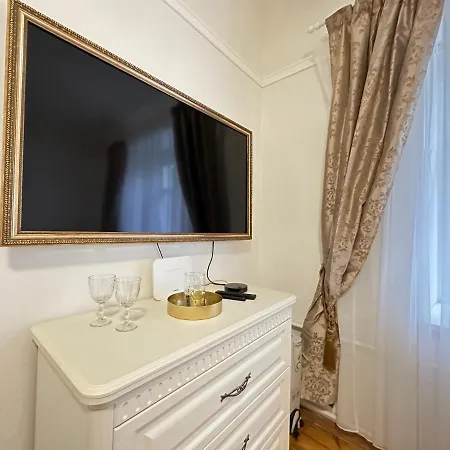 Caka Street Royal 42 Apartment *