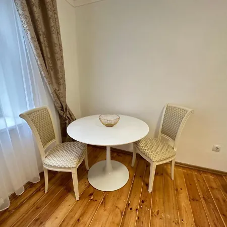 Caka Street Royal 42 Apartment *