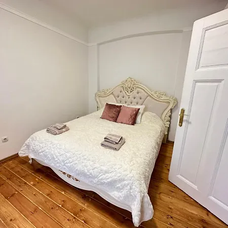 Apartment Caka Street Royal 42